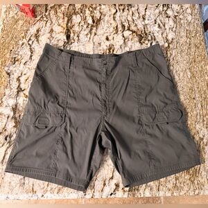 Wrangler Men's Size 40 Grayish Green Casual Cargo Shorts